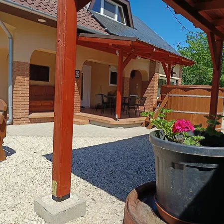 Gyoparosi Vendeghaz Holiday home Oroshaza